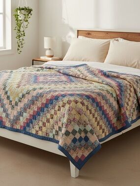 085 VTG HANDMADE QUILT 83.5” x 83.5”